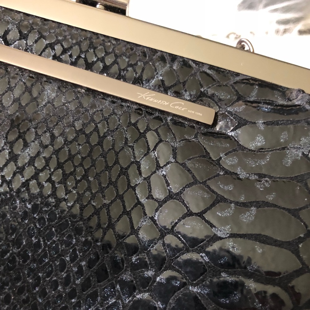 🛑 KENNETH COLE CLUTCH - Picture 4 of 5